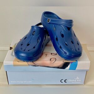 DUX clogs made in Korea by Chung-Shi. Color: navy. Can likely fit 7.5-8.5